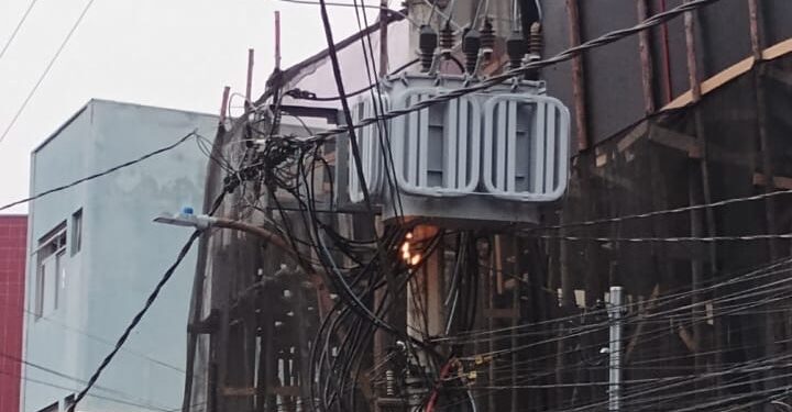 Incêndio em transformador da rede elétrica é registrado no Centro de Formiga: veja imagens