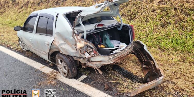 Acidente na MG-050 deixa duas pessoas feridas