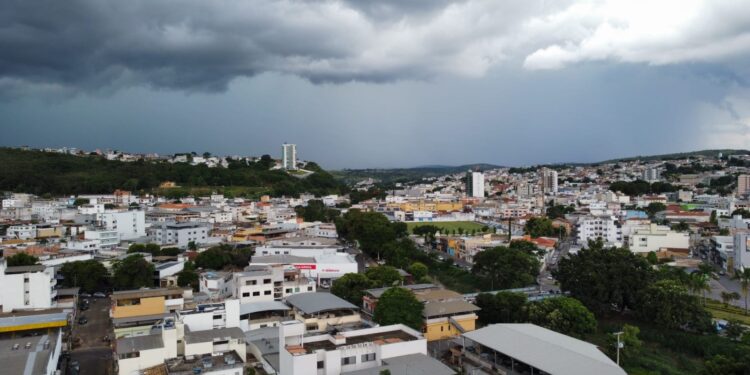 85% das cidades de Minas estão sob alerta de tempestade e granizo nesta quarta; veja a lista