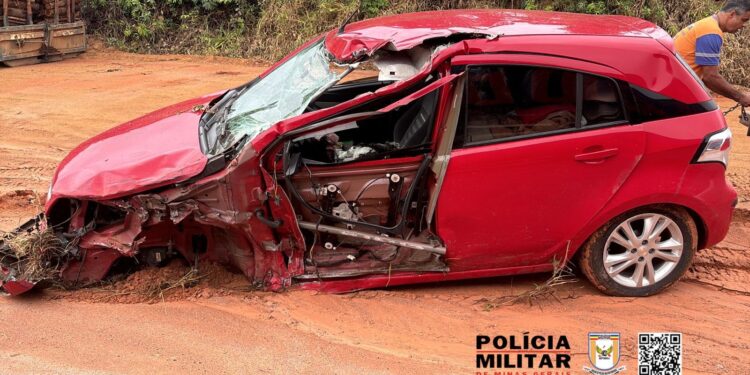 Grave acidente na MG-164, em Itapecerica, deixa uma vítima gravemente ferida