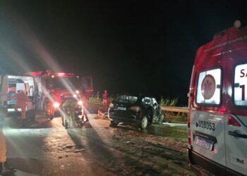 Colisão entre automóvel e carreta deixa cinco feridos na BR-354 em Formiga