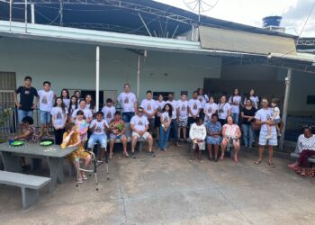 Jovens do EAC visitam Asilo São Francisco de Assis em Formiga