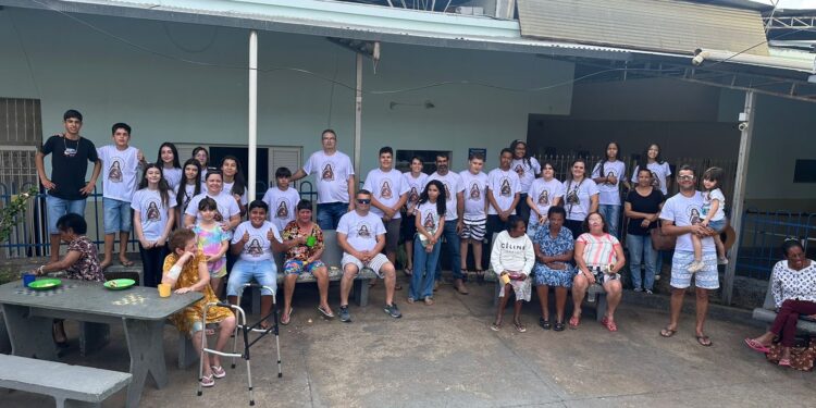 Jovens do EAC visitam Asilo São Francisco de Assis em Formiga