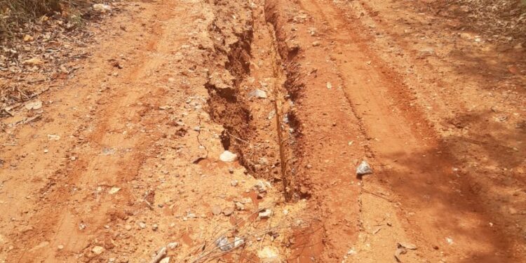 População da comunidade de Vendinha sofre com a precariedade das estradas