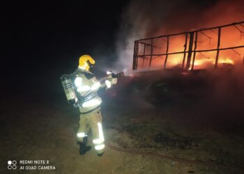 Incêndio destrói carga de café em carreta na BR-354 em Bambuí