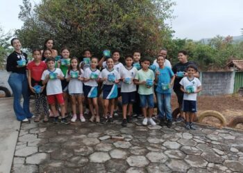Talentos em cena: Escola Municipal Tereza Maria de Faria Vaz celebra a semana da criança em Córrego Fundo