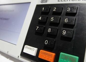 ELEIÇÕES 2024: Direita prevalece entre eleitores que declaram posicionamento político