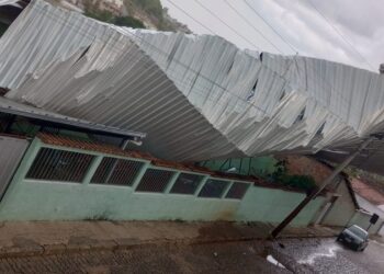 Região: Cobertura metálica de asilo é arrancada durante chuva forte com rajadas de vento