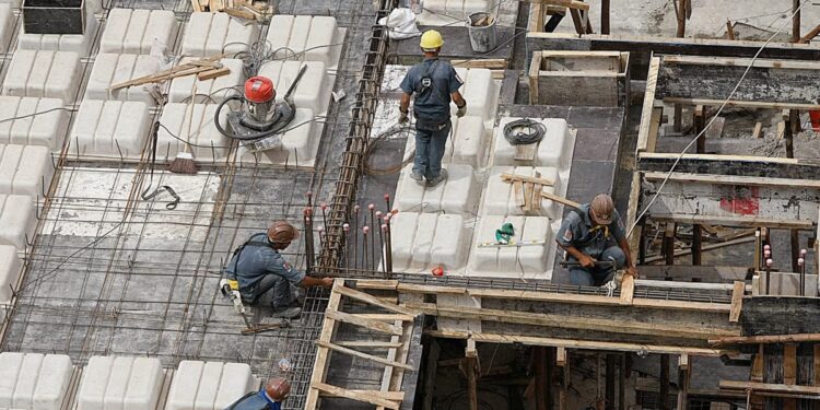 Caixa muda regras de financiamento, juros de bancos sobem e mercado teme desaquecimento