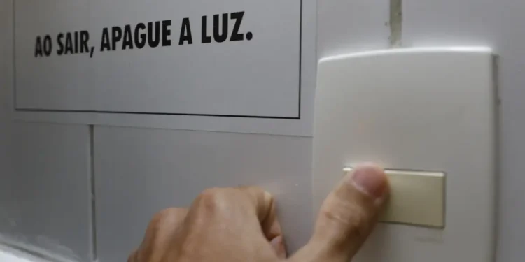 Alívio no bolso: Aneel anuncia bandeira amarela para o mês de novembro