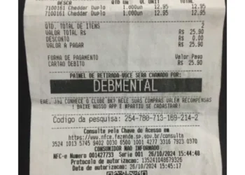 Funcionária do Burger King é demitida após identificar cliente como ‘debmental’ em notinha