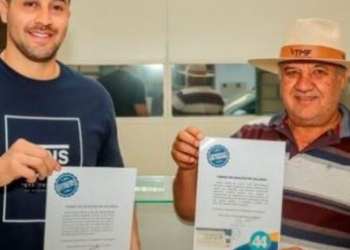 Prefeito e Vice eleitos em Pains se comprometem a doar seus salários