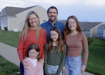 Candidato solteiro “pega emprestada” família de amigo para campanha política