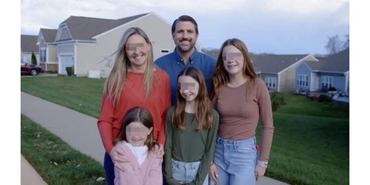 Candidato solteiro “pega emprestada” família de amigo para campanha política