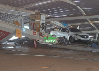 Chuva com ventos fortes provoca estragos em Posto de Combustíveis na BR-262, em Luz