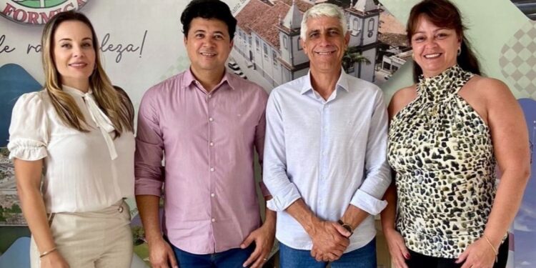 Coronel Laércio e Taciana iniciam tratativas para a transição com visita ao Gabinete