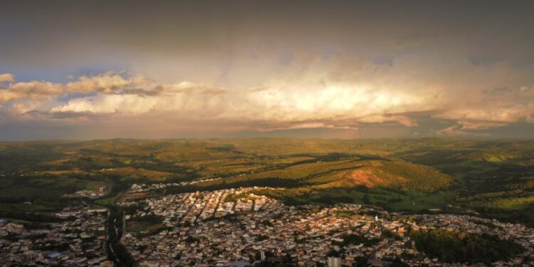 Formiga terá mais um dia de calor intenso. Chuva deve chegar na quinta