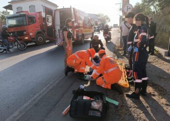 Colisão entre carro e moto deixa motociclista ferido na Avenida Brasil, em Formiga