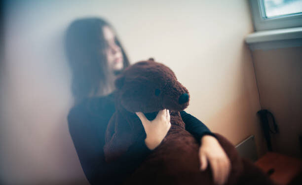 Dono de mercearia é preso após menina de 9 anos relatar abuso à professora em MG