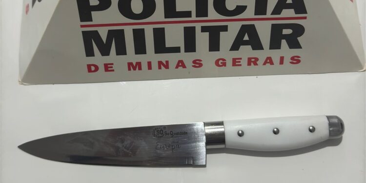 Homem é preso em flagrante após esfaquear mulher em Bambuí