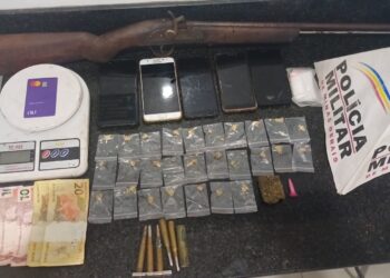 Polícia Militar fecha ponto de tráfico de drogas no bairro Ouro Negro em Formiga