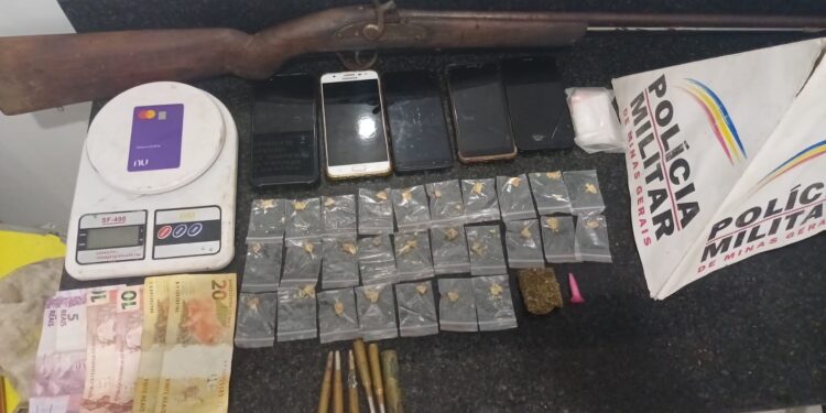 Polícia Militar fecha ponto de tráfico de drogas no bairro Ouro Negro em Formiga