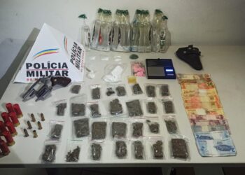 PM apreende drogas e armas em operação próxima ao Parque de Exposições de Formiga