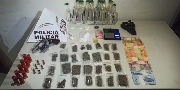 PM apreende drogas e armas em operação próxima ao Parque de Exposições de Formiga