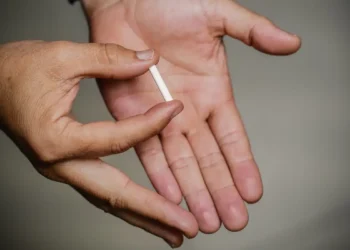 Anvisa suspende venda e propaganda de “chips da beleza”