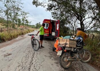 Ciclista se fere em acidente na estrada de acesso à comunidade de Papagaios