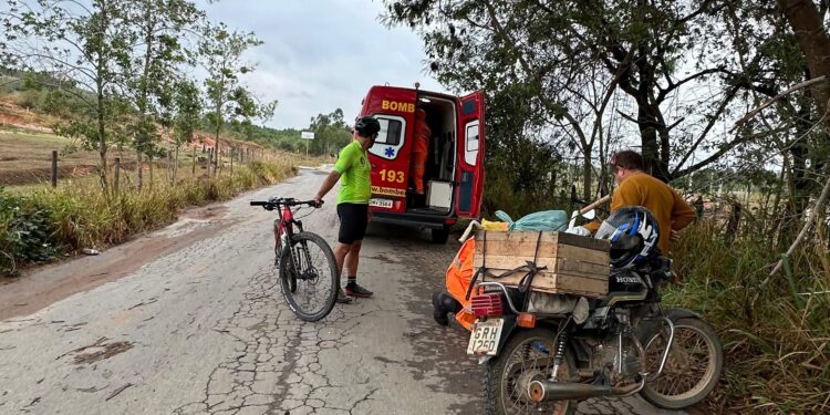 Ciclista se fere em acidente na estrada de acesso à comunidade de Papagaios