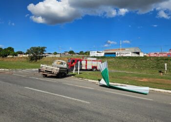Colisão entre caminhões na MG-050 deixa dois feridos em Formiga