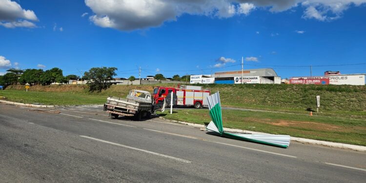 Colisão entre caminhões na MG-050 deixa dois feridos em Formiga