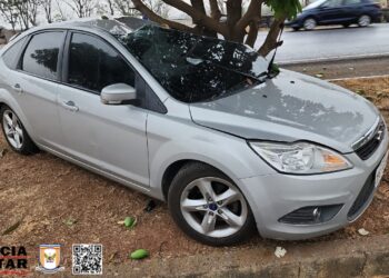 Ultrapassagem proibida provoca acidente na BR-354 em Arcos