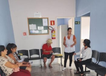 Ação coletiva mobiliza comunidade de Falhas no combate à dengue