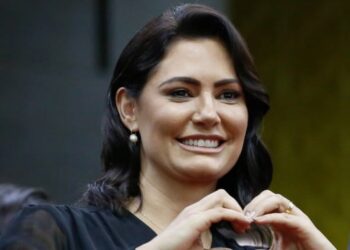 Michelle Bolsonaro deve lançar candidatura ao Senado em 2026