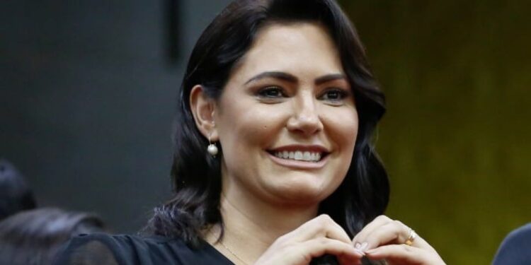 Michelle Bolsonaro deve lançar candidatura ao Senado em 2026