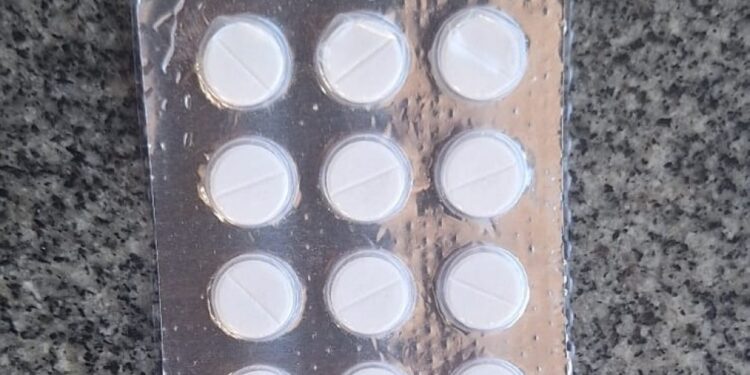 Caminhoneiro é preso com comprimidos de “rebite” em Arcos