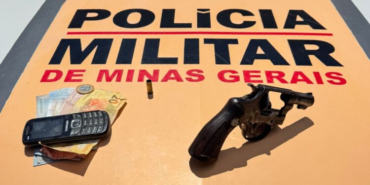 Formiga: Dupla é presa na MG-050 com arma de fogo após importunação sexual e ameaça