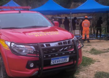 Bombeiros de Formiga realizam ação preventiva em treinamento de tiro do TG