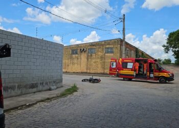 Colisão entre carro e moto é registrada no Bairro Mangabeiras