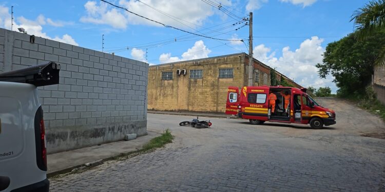 Colisão entre carro e moto é registrada no Bairro Mangabeiras