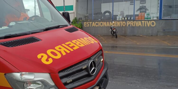 Acidente de motocicleta no bairro Mangabeiras mobiliza Corpo de Bombeiros de Formiga
