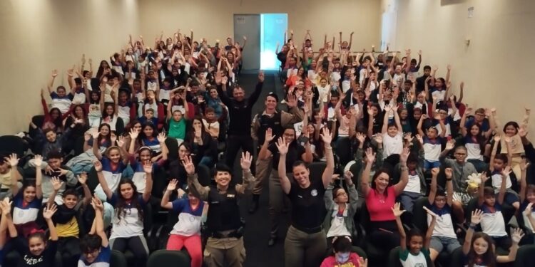 Polícia Militar e Polícia Penal realizam palestra de conscientização