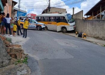 Ônibus escolar perde o freio e criança fratura perna