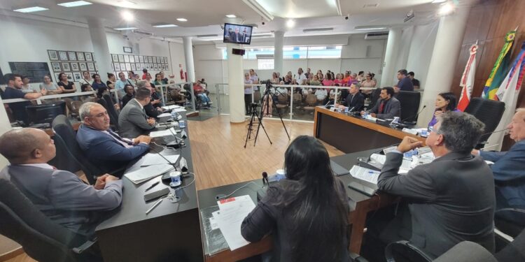 PL sobre adicional de insalubridade para serventes escolares é aprovado na Câmara de Formiga