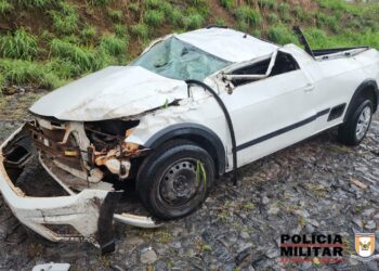 Acidente na BR-354 em Arcos deixa condutor gravemente ferido