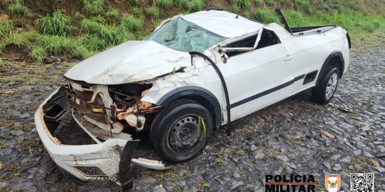 Acidente na BR-354 em Arcos deixa condutor gravemente ferido