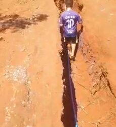 Obras do SAAE deixam estrada intransitável e isolam moradores da comunidade de Vendinha, em Formiga