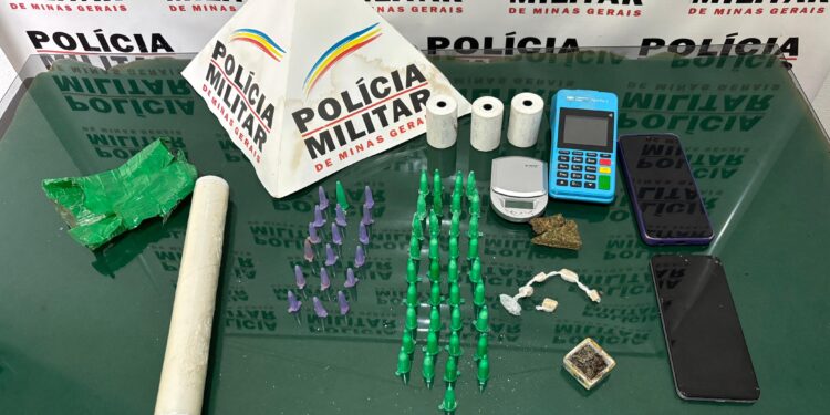 Polícia Militar apreende drogas e material de tráfico em Iguatama
